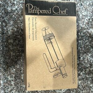 Pampered chef easy accent decorator